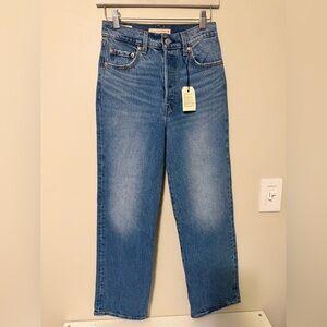 Levi’s size 26 ribcage straight ankle